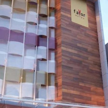 Favor Hotel Makassar City Center By Life Exteriör bild