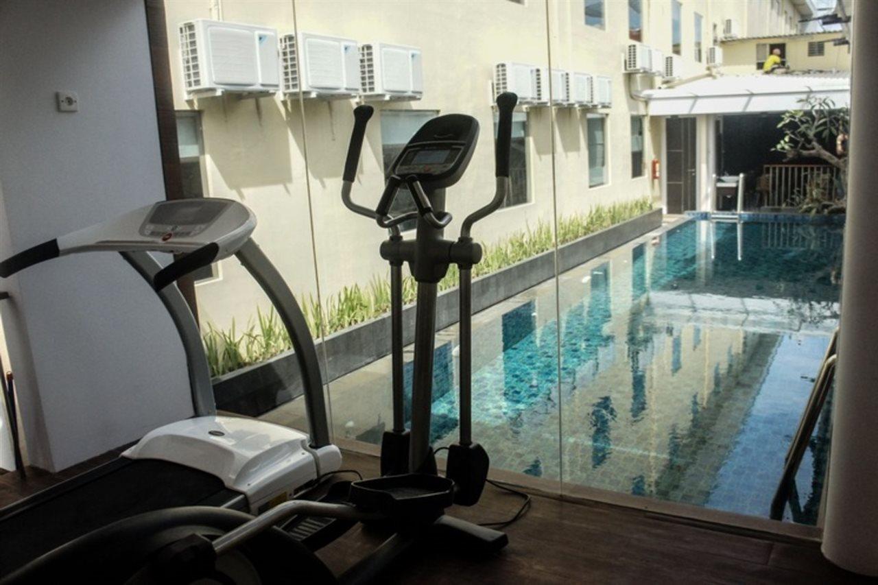 Favor Hotel Makassar City Center By Life Exteriör bild