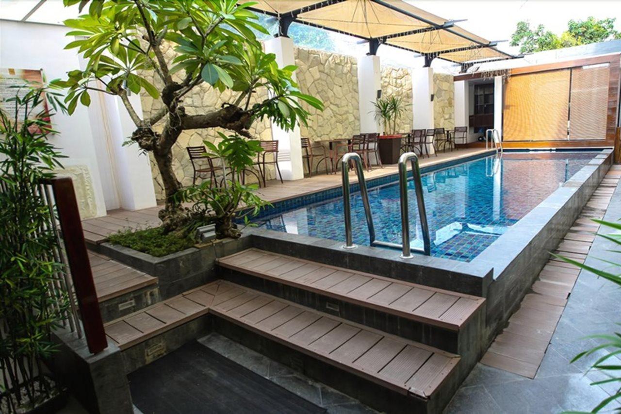 Favor Hotel Makassar City Center By Life Exteriör bild