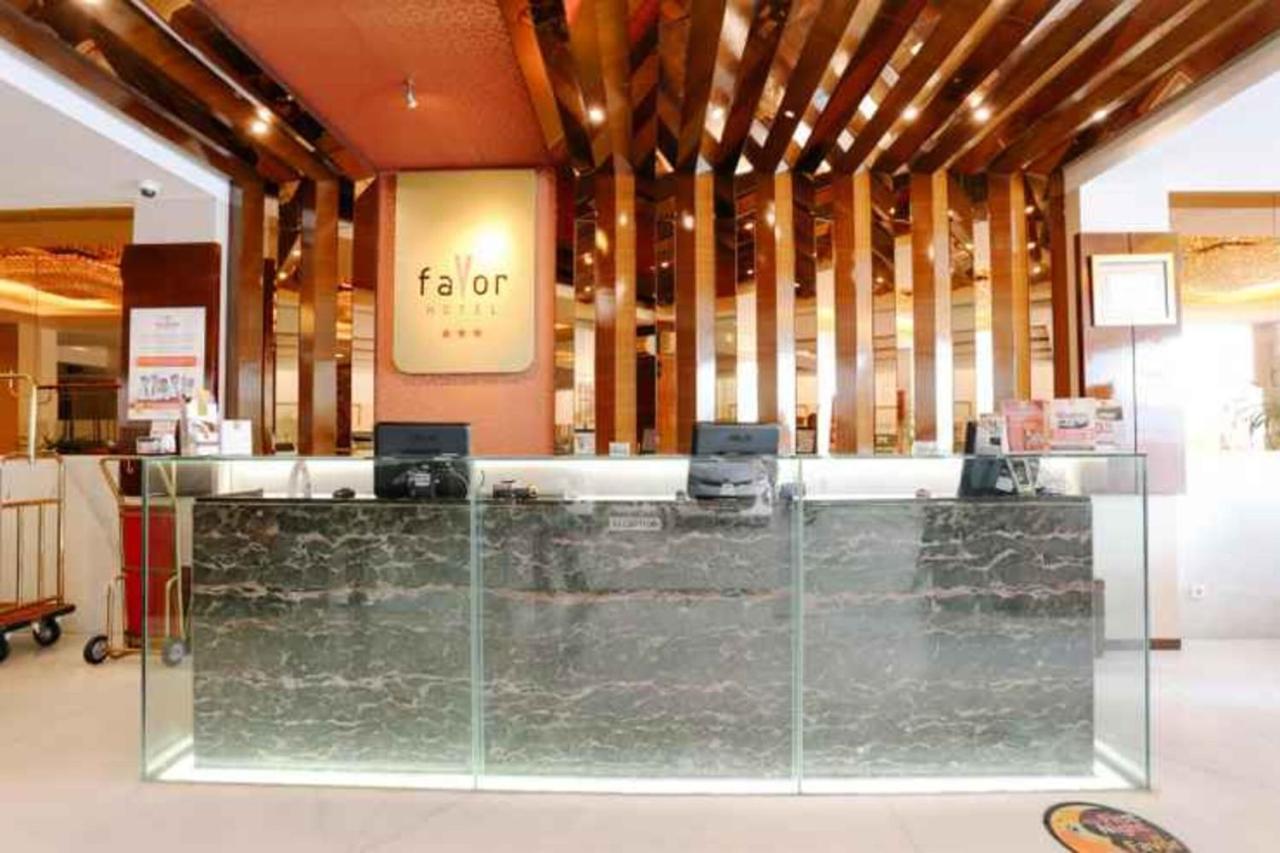Favor Hotel Makassar City Center By Life Exteriör bild