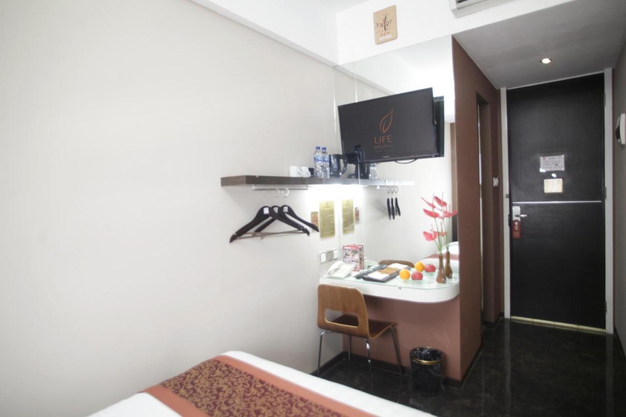 Favor Hotel Makassar City Center By Life Exteriör bild