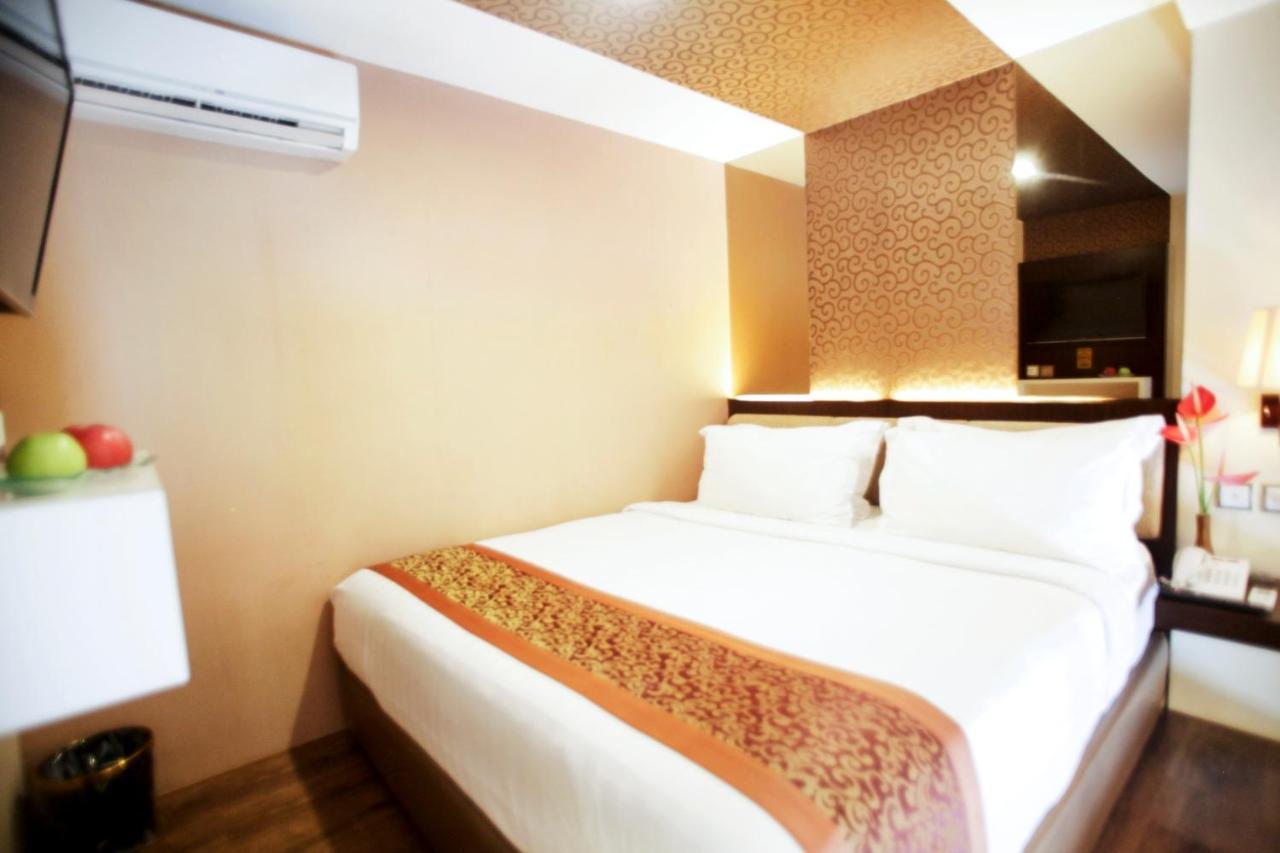 Favor Hotel Makassar City Center By Life Exteriör bild