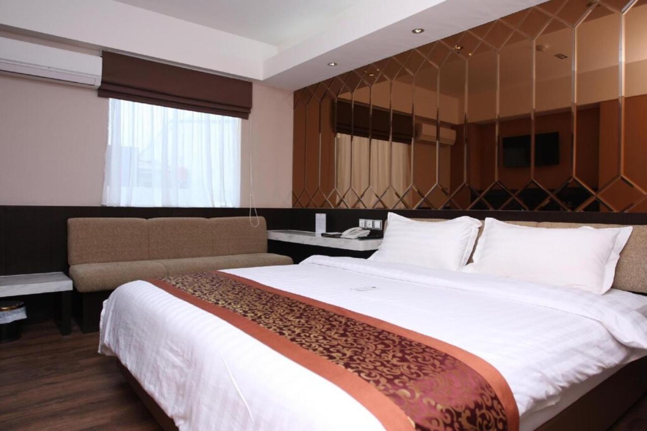 Favor Hotel Makassar City Center By Life Exteriör bild