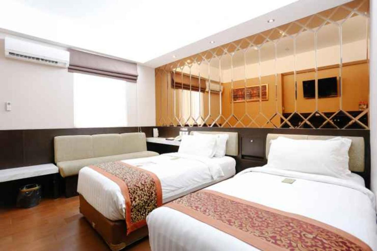 Favor Hotel Makassar City Center By Life Exteriör bild