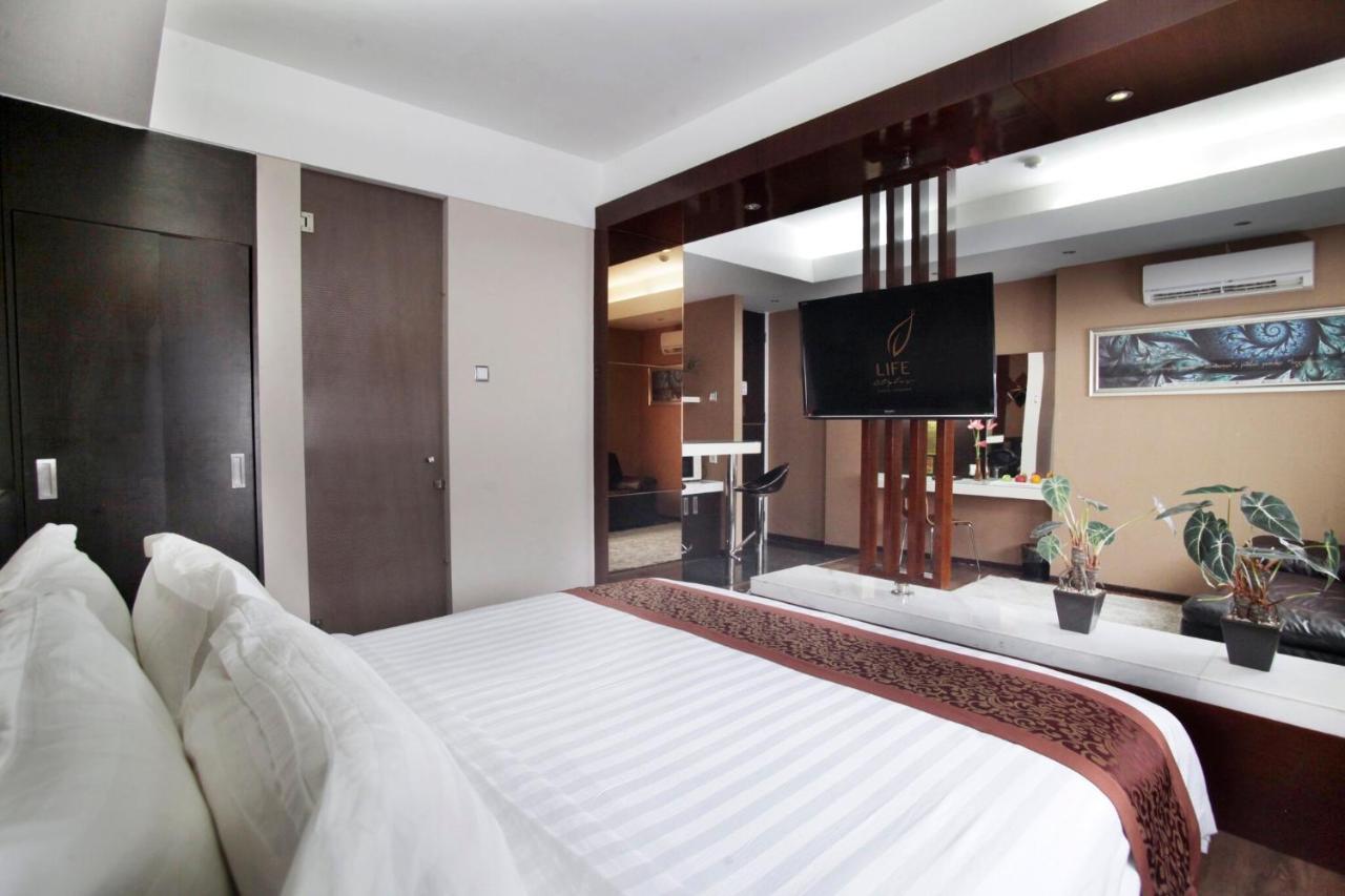 Favor Hotel Makassar City Center By Life Exteriör bild