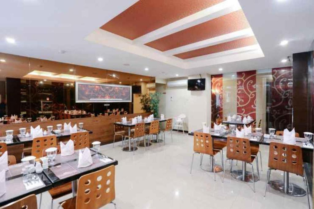 Favor Hotel Makassar City Center By Life Exteriör bild