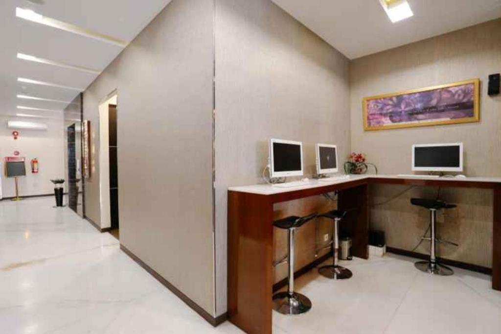 Favor Hotel Makassar City Center By Life Exteriör bild