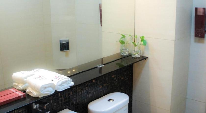 Favor Hotel Makassar City Center By Life Exteriör bild