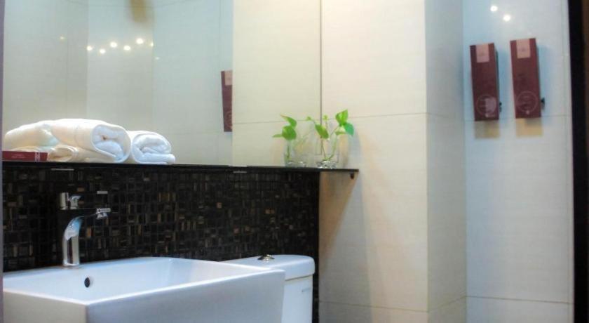 Favor Hotel Makassar City Center By Life Exteriör bild