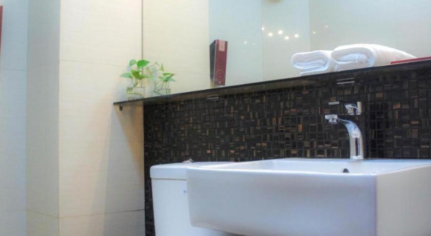 Favor Hotel Makassar City Center By Life Exteriör bild