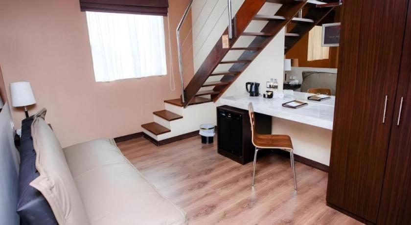 Favor Hotel Makassar City Center By Life Exteriör bild