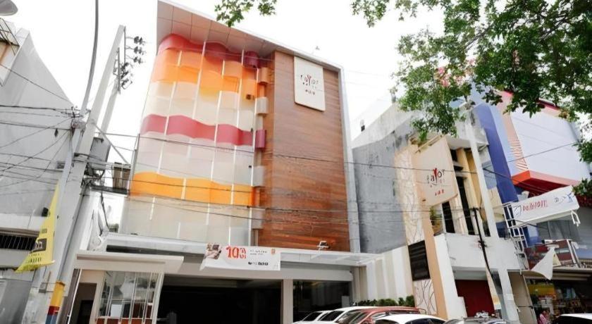 Favor Hotel Makassar City Center By Life Exteriör bild