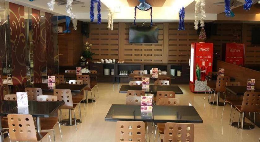 Favor Hotel Makassar City Center By Life Exteriör bild