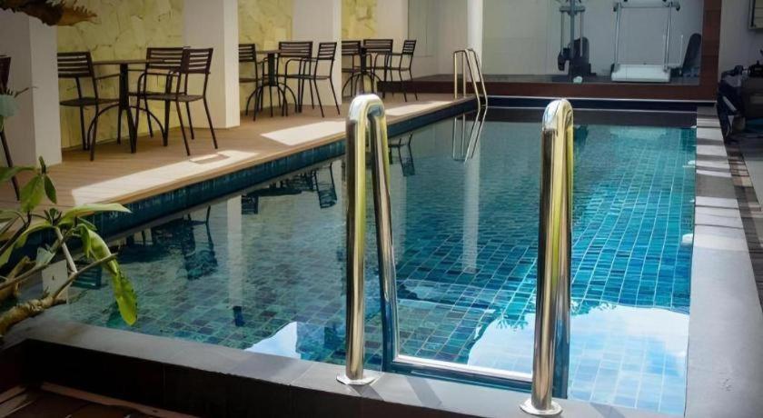 Favor Hotel Makassar City Center By Life Exteriör bild