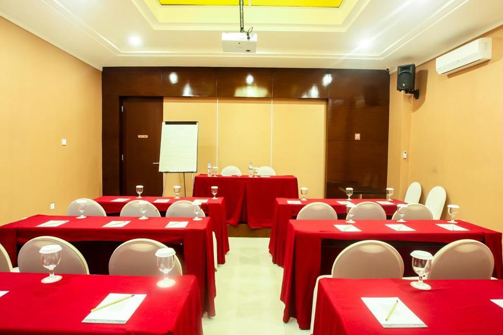 Favor Hotel Makassar City Center By Life Exteriör bild