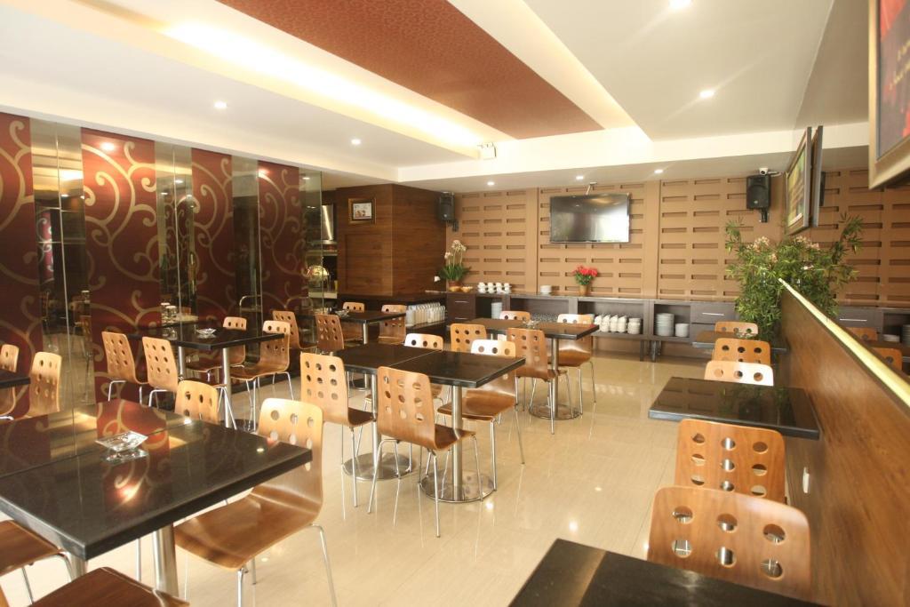 Favor Hotel Makassar City Center By Life Exteriör bild