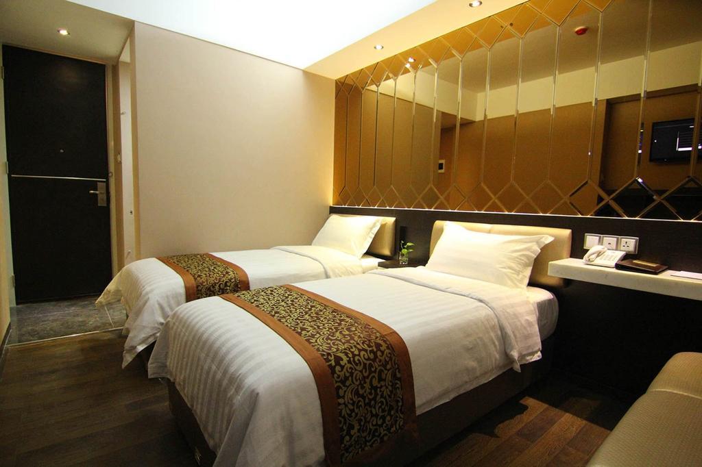 Favor Hotel Makassar City Center By Life Rum bild