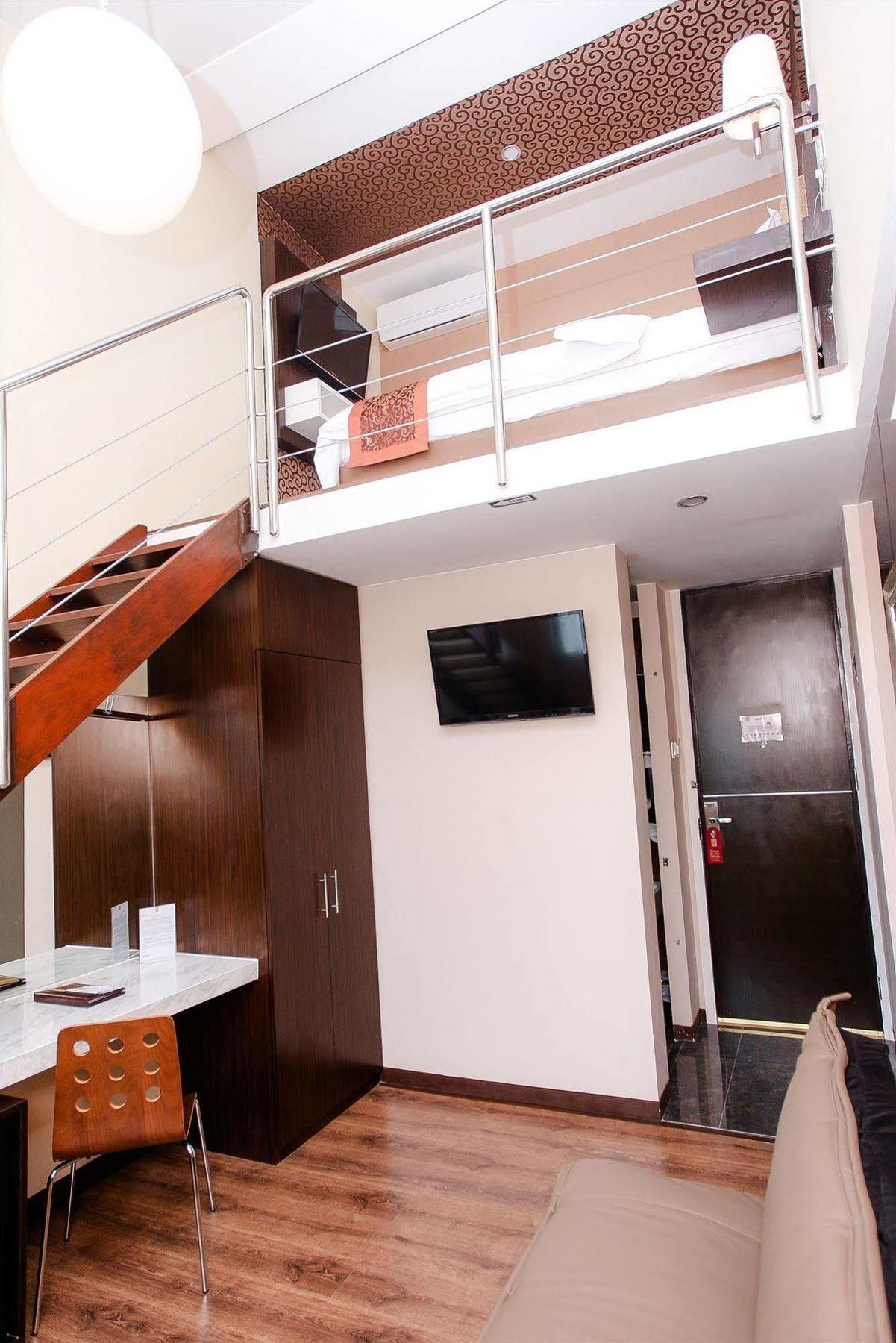 Favor Hotel Makassar City Center By Life Exteriör bild