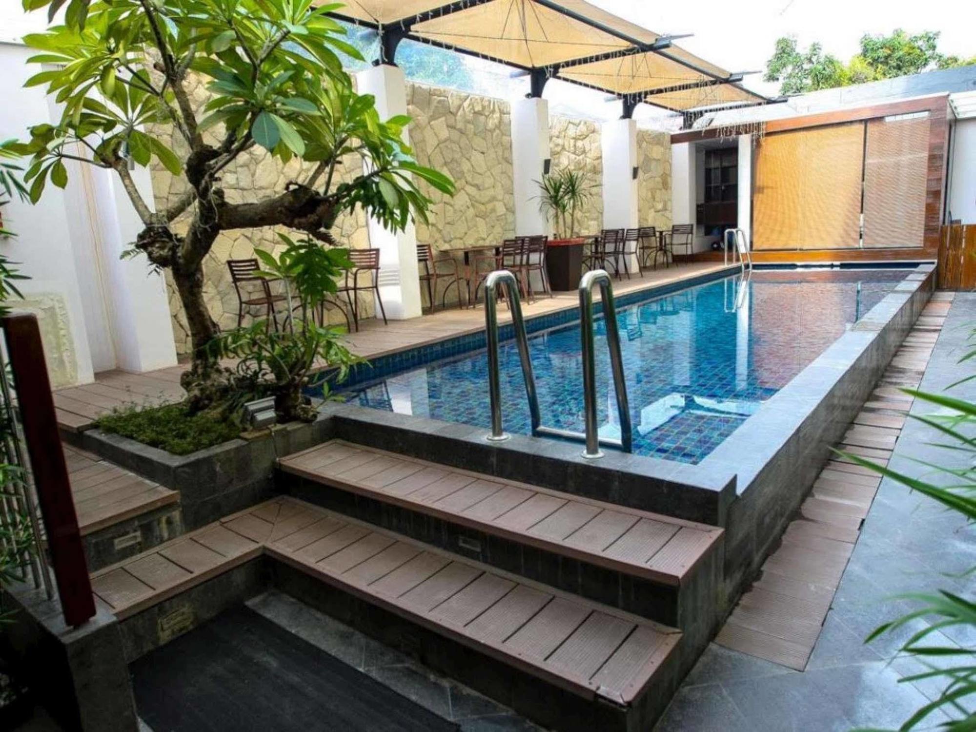 Favor Hotel Makassar City Center By Life Exteriör bild