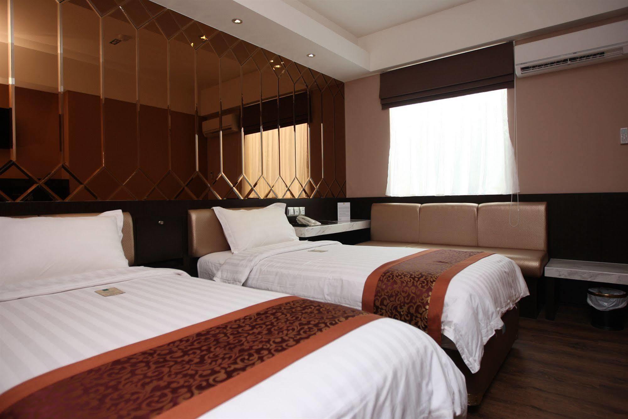 Favor Hotel Makassar City Center By Life Exteriör bild